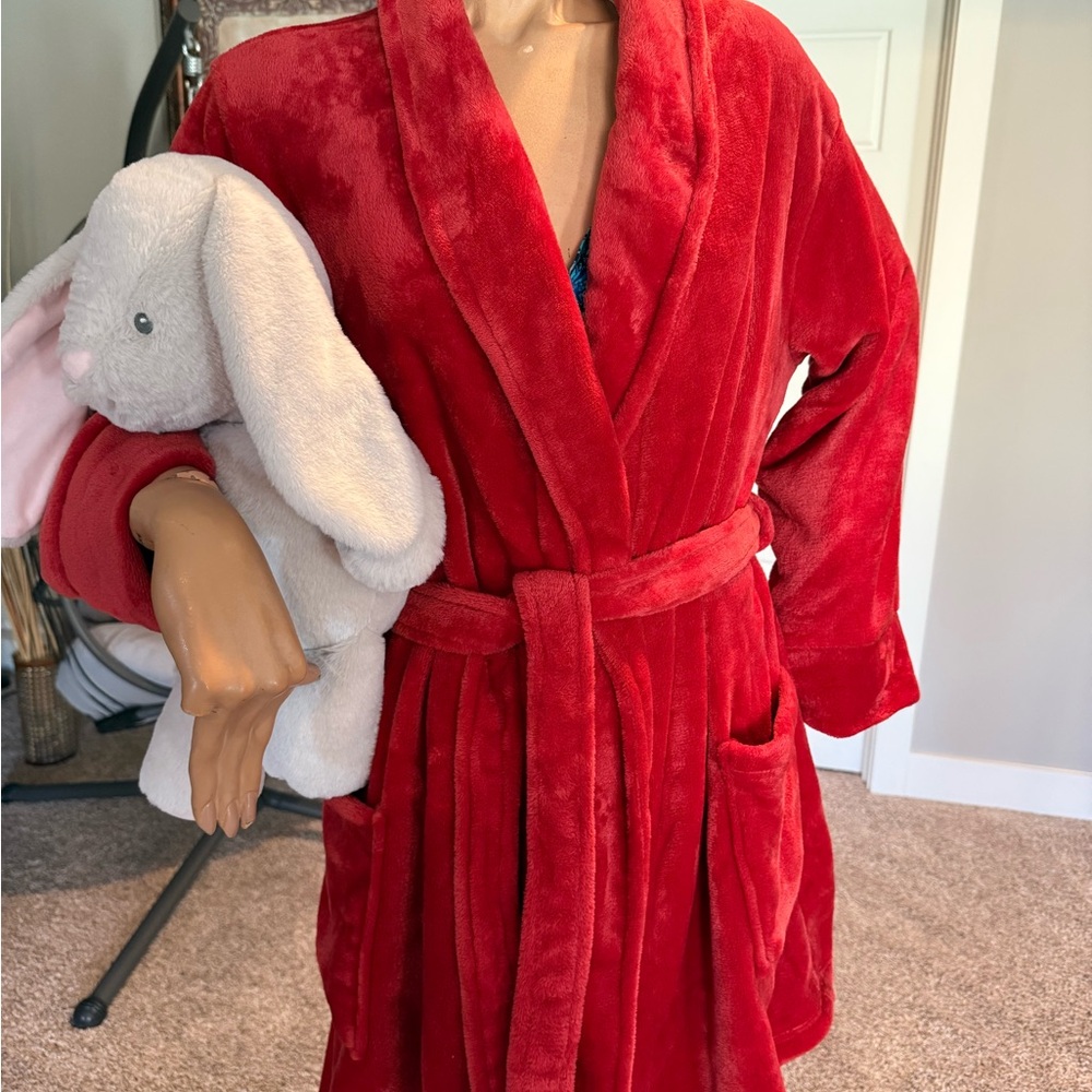 Soma red fuzzy soft robe 
Washed but never worn